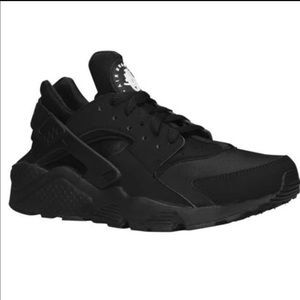 BLACK NIKE AIR HUARACHE